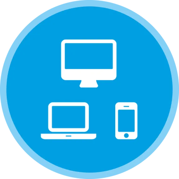 Digitale Geräte: Desktop, Laptop und Smartphone.